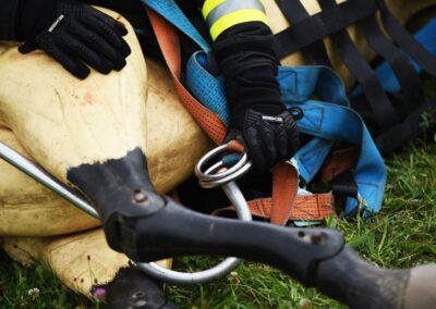 Großtierrettung Rettungsgeschirr Karabiner Pferd Feuerwehr Schulung