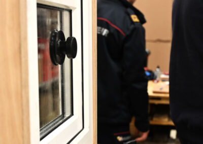 Kippfenster öffnen Zieh-Fix Training Feuerwehr Schulung