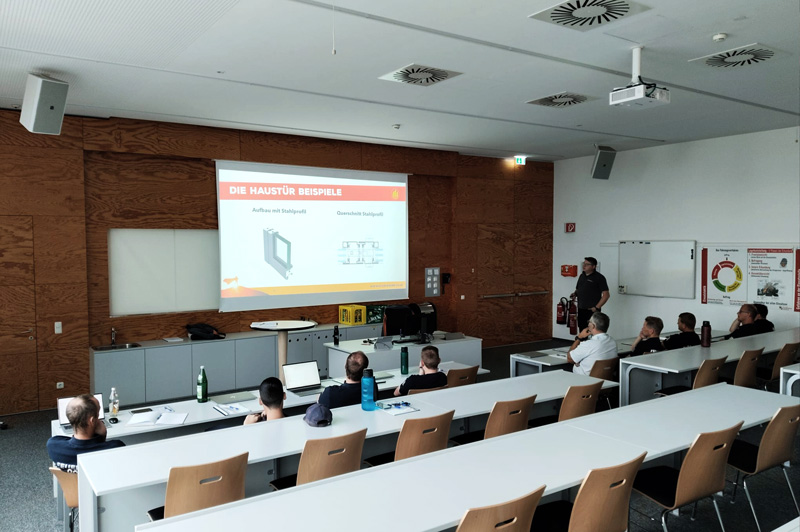 Tür öffnen Theorie Schulung Feuerwehr Scheureder Vortrag