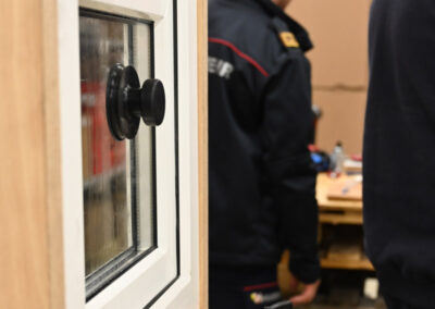 Fenster öffnen Praxisübung Feuerwehr Einsatz Training Scheureder