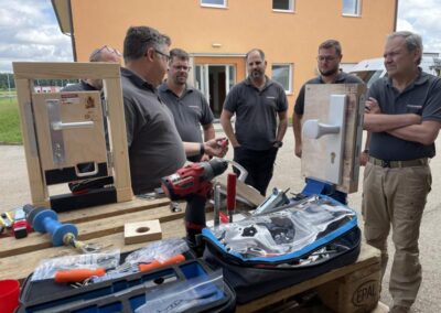 Tür öffnen Werkzeuge Kennenlernen Feuerwehr Scheureder