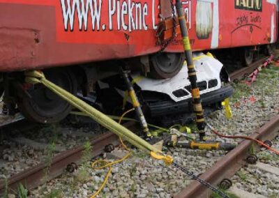 Schwerlast Bahn Unfall Abstützen und Sichern Feuerwehr Einsatz Scheureder Training Österreich