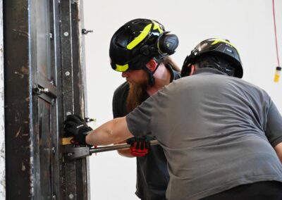 Gewaltsame Türöffnung Feuerwehr Training Praxisübung Scheureder